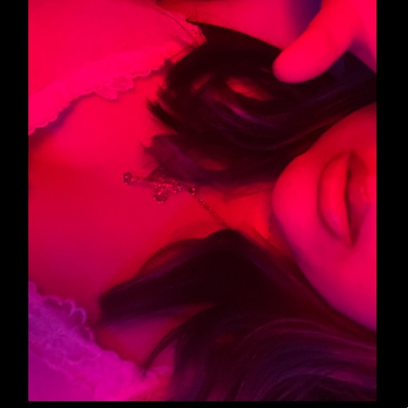 Meet your Posher, Victoria or tori :) <3 - Picture 1 of 14